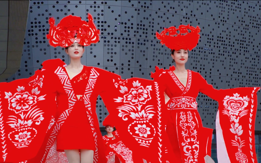 鎮(zhèn)原“剪云裳”非遺剪紙與現(xiàn)代服裝的創(chuàng)新融合